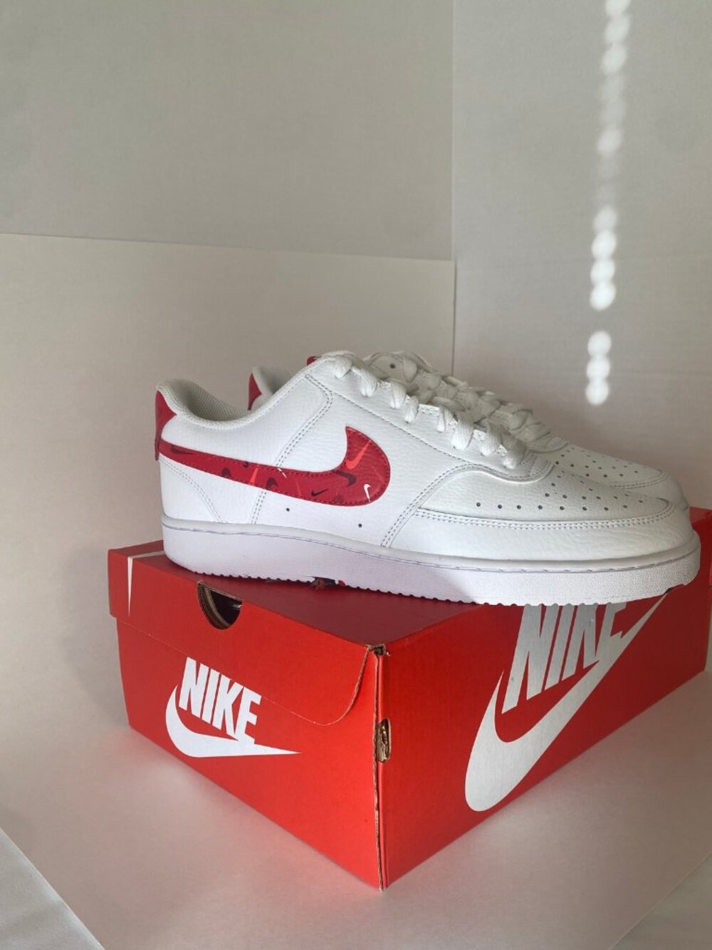 NIB Nike Court Vision Low Swoosh Print Swooshfetti White Red Mens 10.5